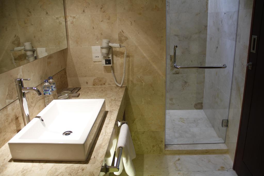 Kuta Angel Hotel - Luxurious Living Exterior photo